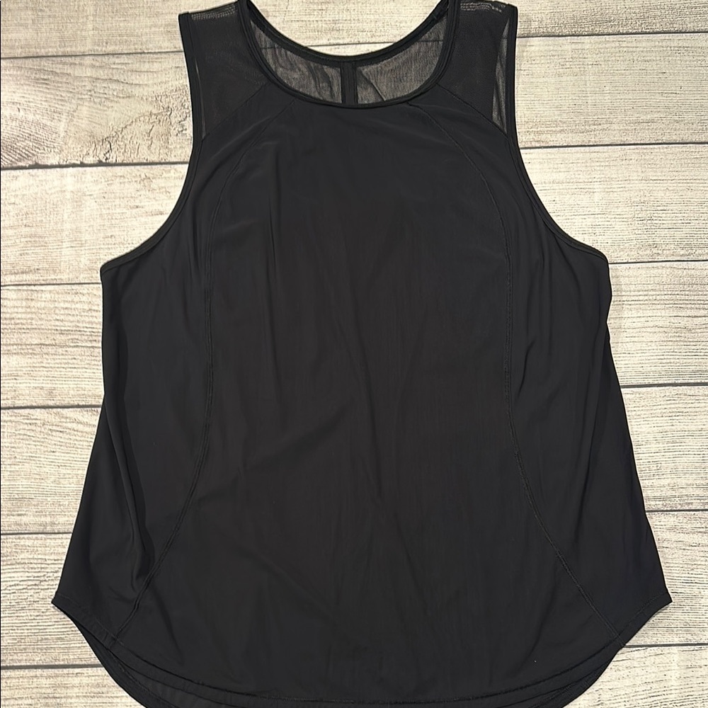 🍋Women’s Lululemon tank with mesh detail PTP approx 18.5” 🍋 - Picture 1 of 14